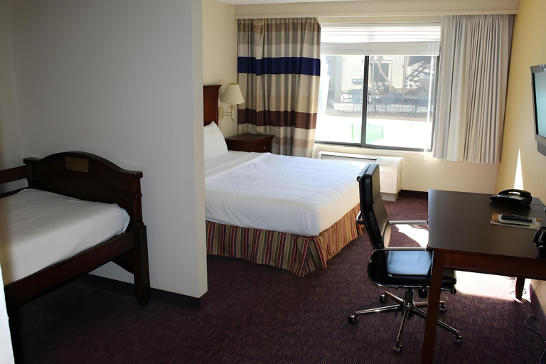 Bedroom 3, Lamplighter Inn-South, Greene