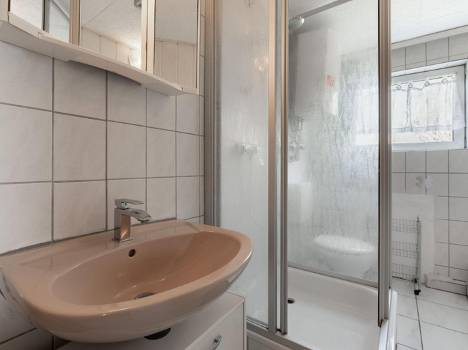 Bathroom 2, Cosy flat in Niepars with garden, Vorpommern-Rügen