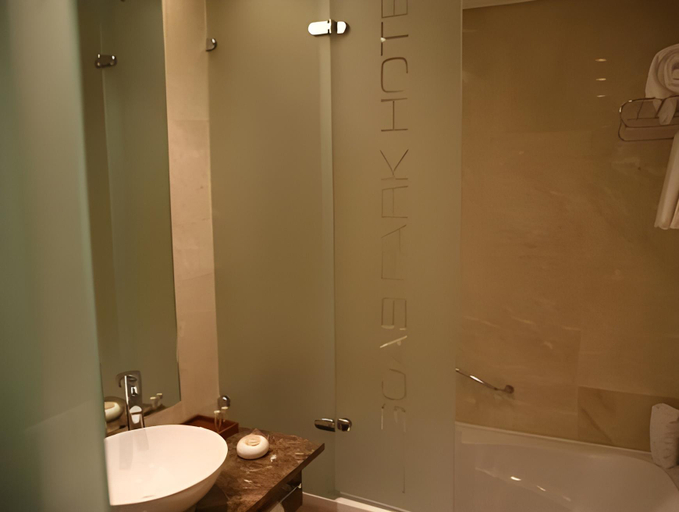 Bathroom 5, LAGOAS PARK HOTEL, Oeiras
