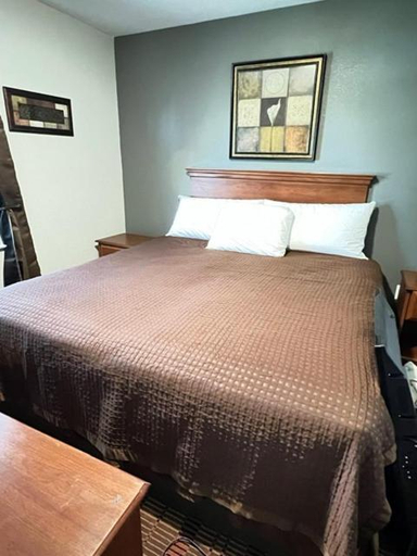 Bedroom, Eastside Suites, Lynchburg