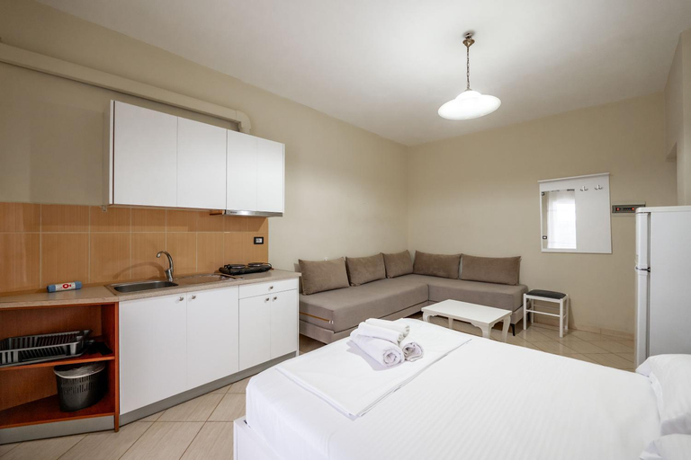 Others 5, Villa Nomia, Sarandës