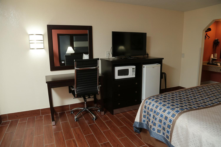 Bedroom 2, Budget Inn - Washington, Daviess