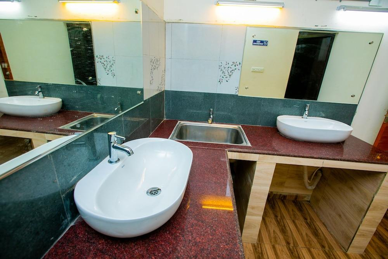 Bathroom 2, Queens Paradise Estate Resort, Viluppuram