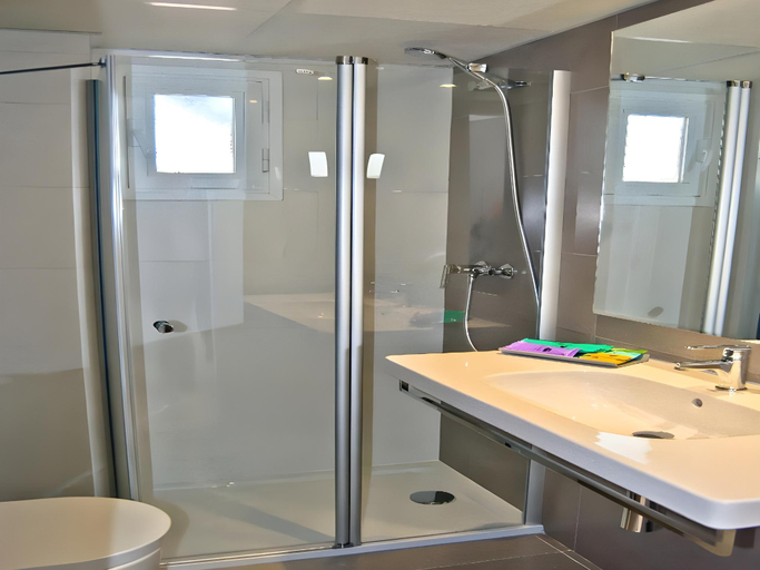 Bathroom 5, BQ Apolo Hotel, Baleares
