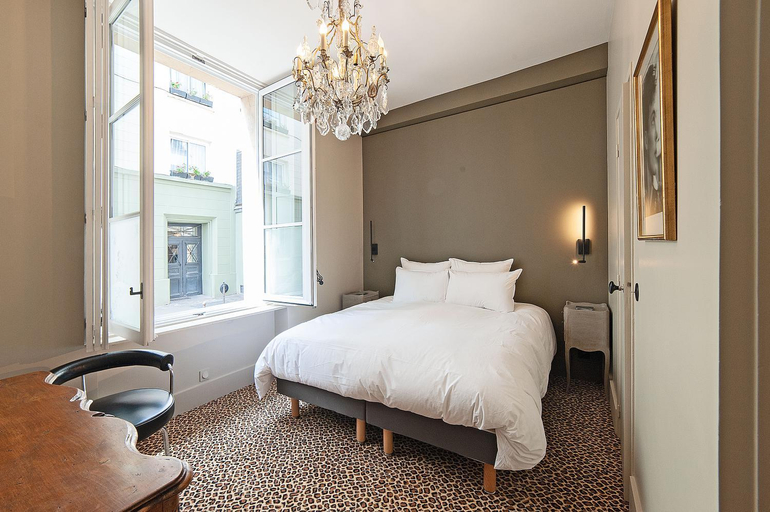 Others 3, Pavillon Marais, Paris