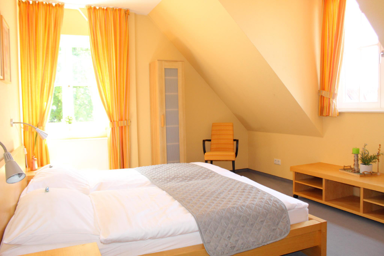 Bedroom 2, Landgasthof Wildwasser, Celle