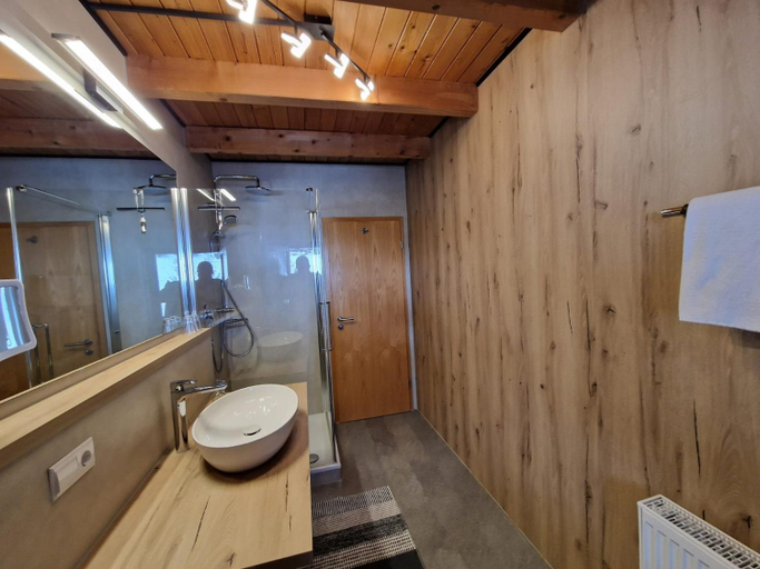 Bathroom 3, Hubertus Lodge, Waldshut