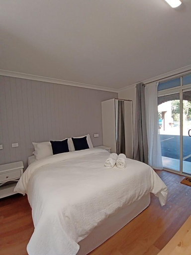 Bedroom 3, Bay House Motel, Wyong - South and West
