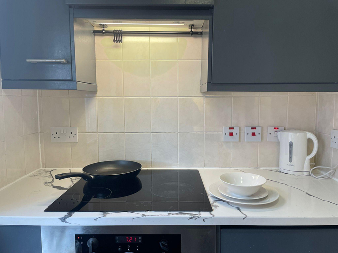Others 5, Baker Street Apartments, London