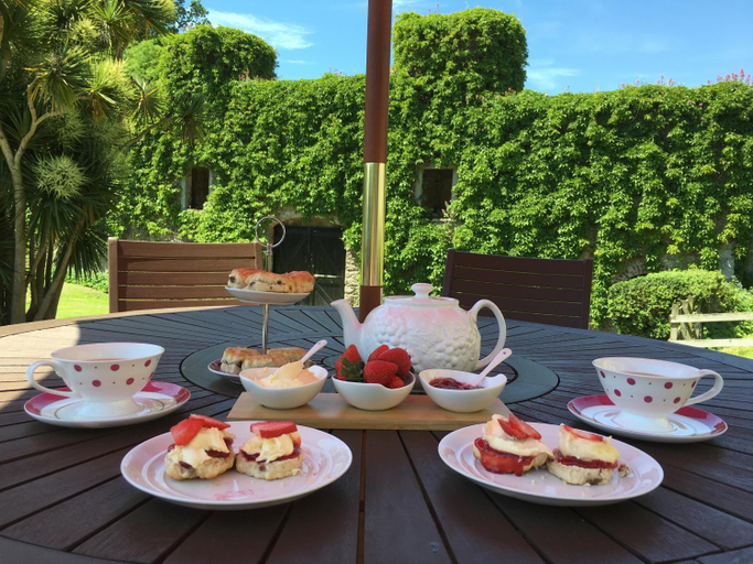 Food & Drinks, Bay Cottage & Bay Stables, Cornwall
