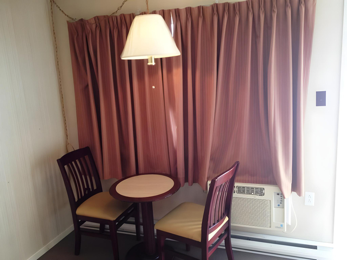 Others 5, Motel Beausejour, Northumberland