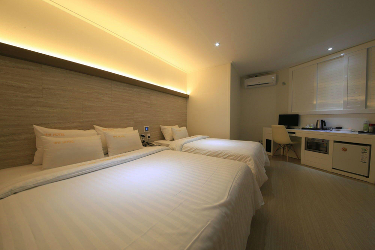 Bedroom 4, Seosan Daesan Hotel, Seosan
