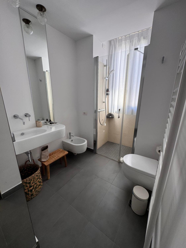 Bathroom 5, Tale Restaurant & Suite, Catania