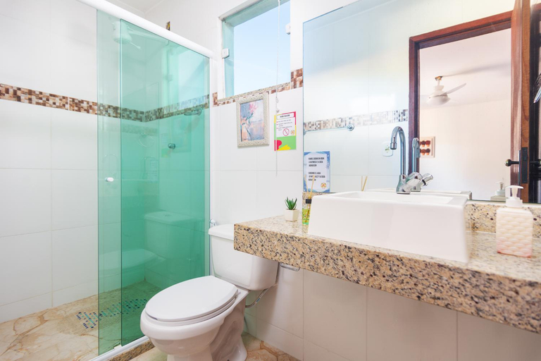 Bathroom 2, Piratas de Geriba Guest Rooms, Armação dos Búzios