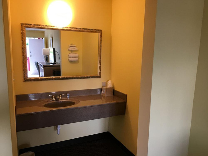 Bathroom 3, Budget Inn Tarboro, Edgecombe