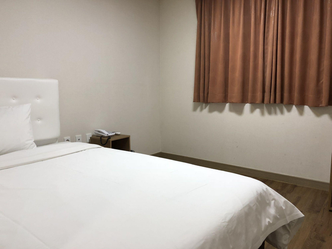 Bedroom 3, Sky Hill Hotel, Jeju