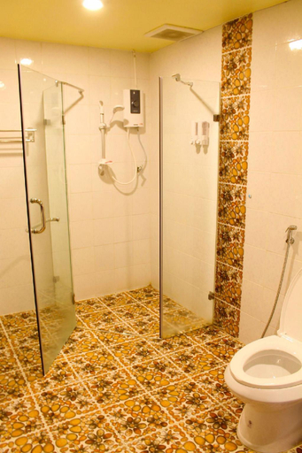 Bathroom 5, Yuwadee Resort, Phuket Island
