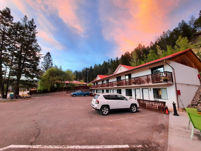 Others 3, Alpen Motel, East Kootenay
