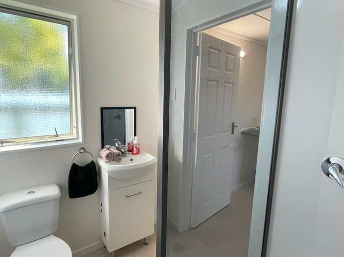 Bathroom, Tirau Motor Inn, South Waikato