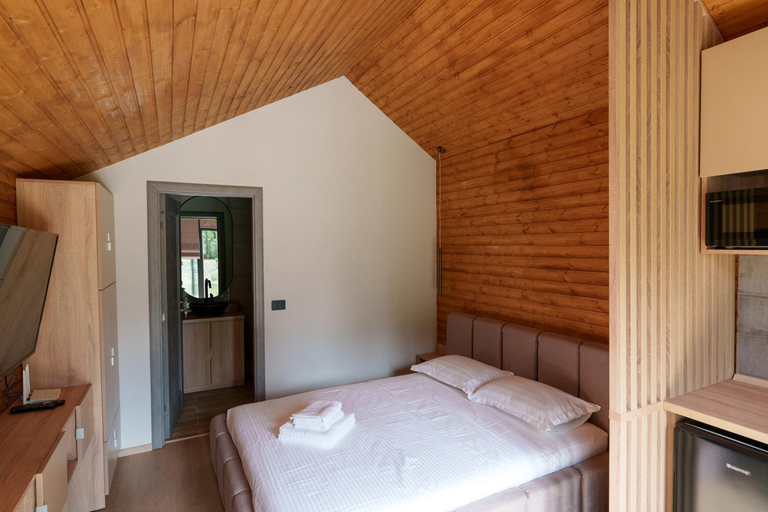 Bedroom 4, Alma Lake, Francesti