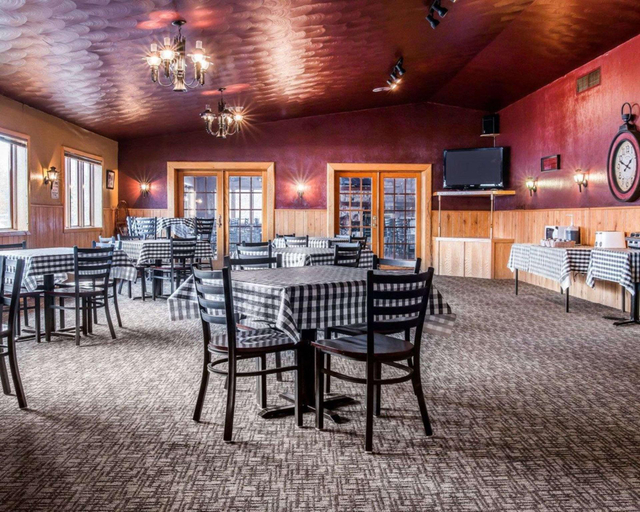Food & Drinks 5, Quality Inn & Suites Munising, Alger