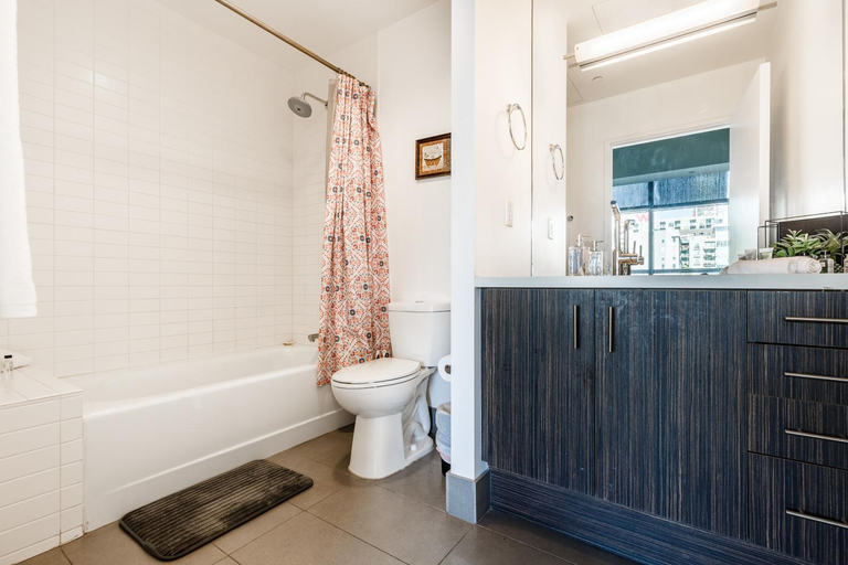 Bathroom 2, Hollywood Furnished Apartments, Los Angeles