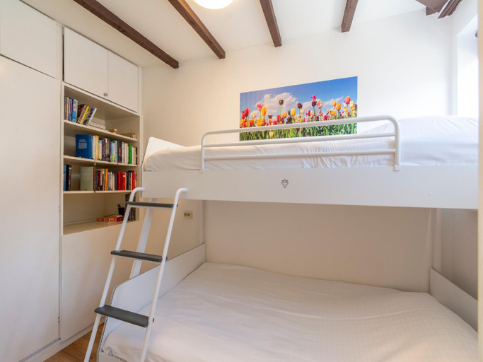 Bedroom 2, Bungalow in Sint Maartenszee near Dunes, Zijpe