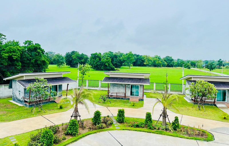 Exterior & Views