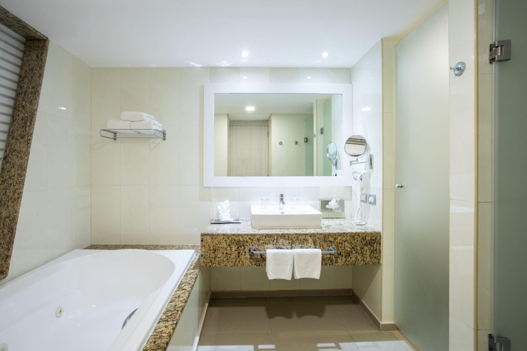Bathroom 4, Grand Sirenis Riviera Maya All Inclusive, Cozumel