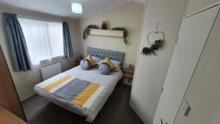 Bedroom 2, Livvi Rosa's Lodge, Northumberland