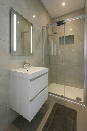 Shower 5, StarNest Shepherd's Bush, London