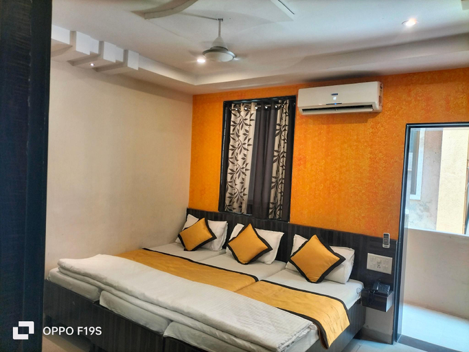 Bedroom 2, HOTEL SHRI PUSHPANJALI, Ahmadnagar