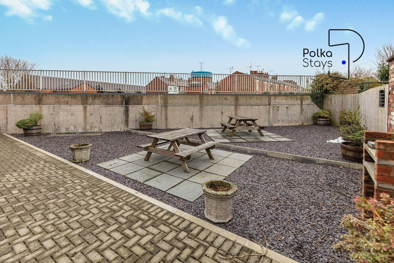 Others 2, The Stables, Chester - Luxury Apartments by PolkaStays, Cheshire West and Chester
