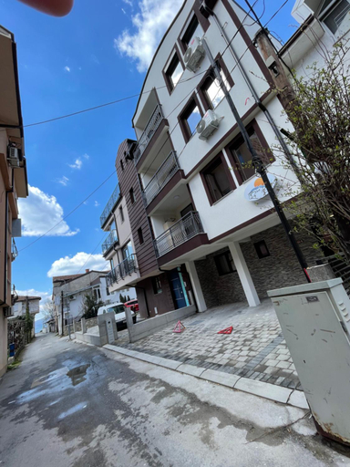 Others 5, Apartments Luka