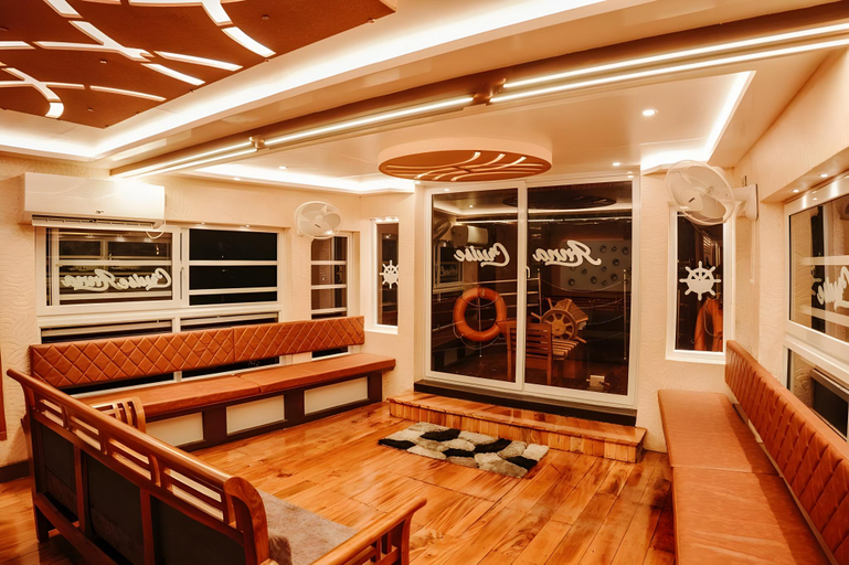 Public Area, Upper Deck Houseboat, Alappuzha