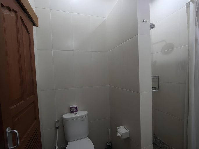 Bathroom 3, Ramayana Hotel, Denpasar