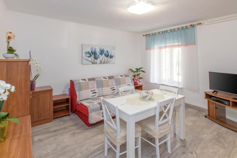 3, Comfortable apartment in Umag with parking space, Umag