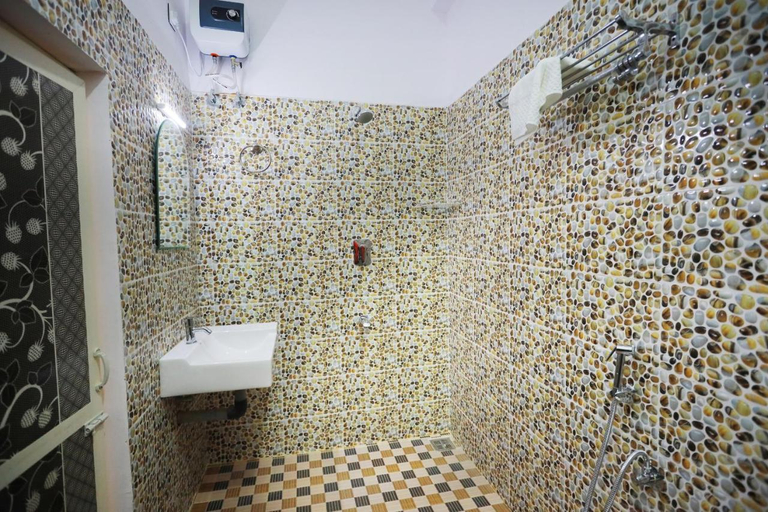 Bathroom 3, Hotel Rajeswari International, Kanniyakumari