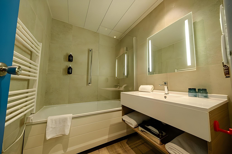 Bathroom 5, Big Sky Hotel, Haute-Savoie