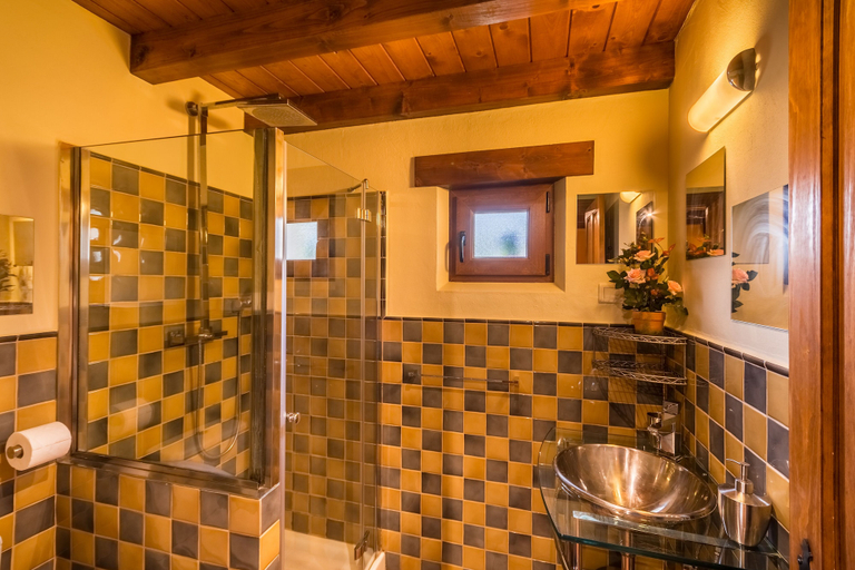 Bathroom 3, Casucas La Guariza, Cantabria