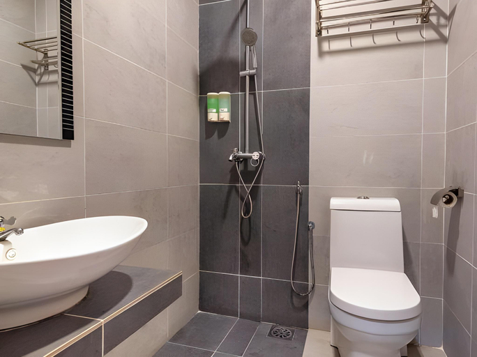 Bathroom 4, ZEN Rooms Harbour Hotel, Petaling Jaya