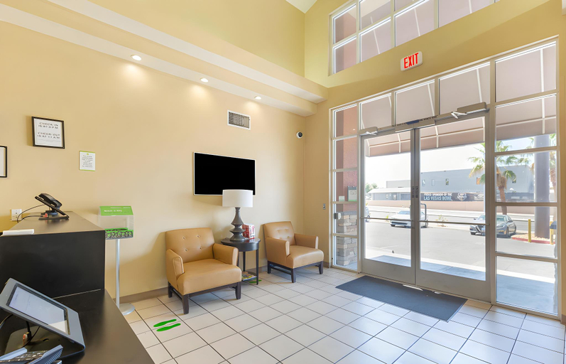 Lobby 5, Emerald Suites Valley View, Clark