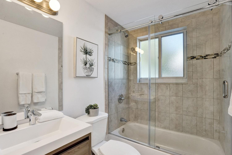 Bathroom 2, Lincoln Villa Suites, Miami-Dade