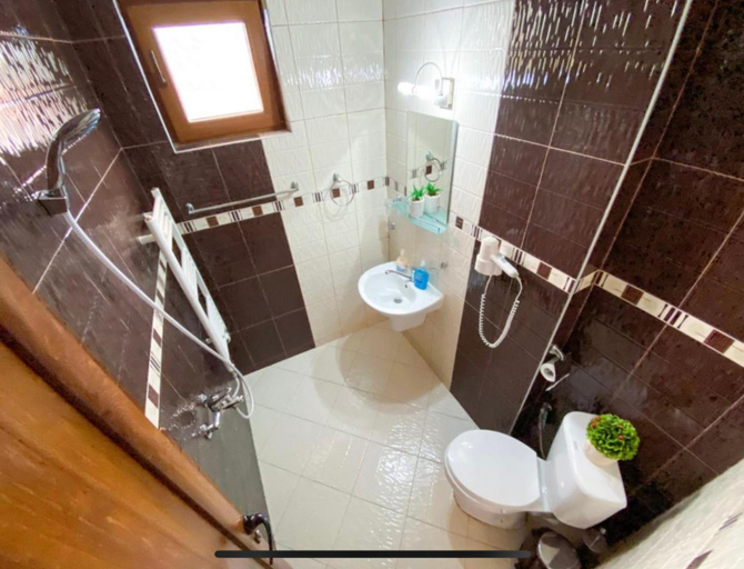 Bathroom 3, Kyshta za Gosti Raya, Primorsko