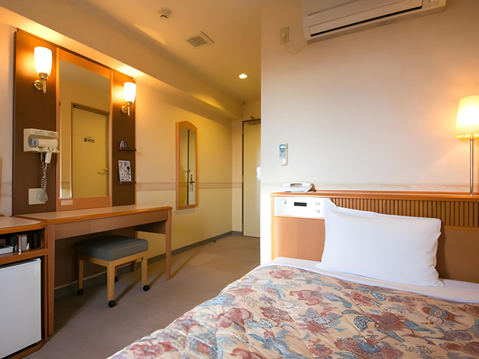 Bedroom 2, Royal Inn Station Plaza, Izumi