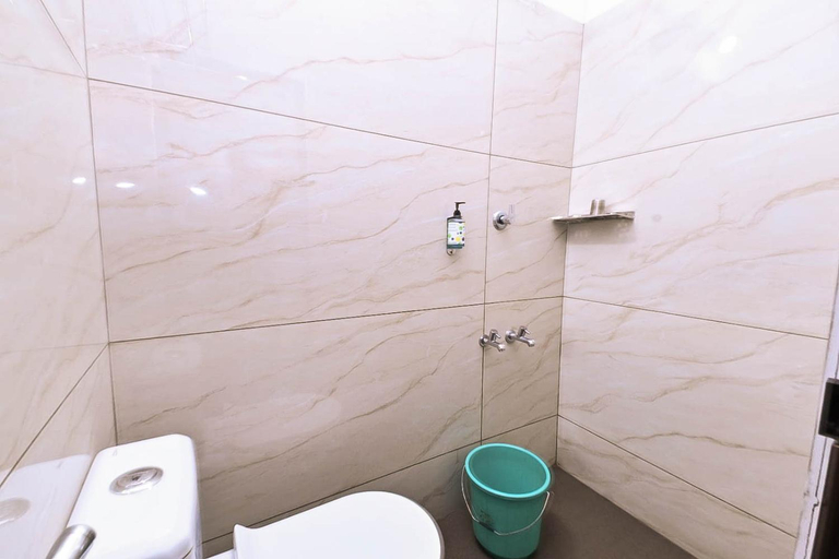 Bathroom 3, NIRUPAMA HOTEL ALUVA, Ernakulam