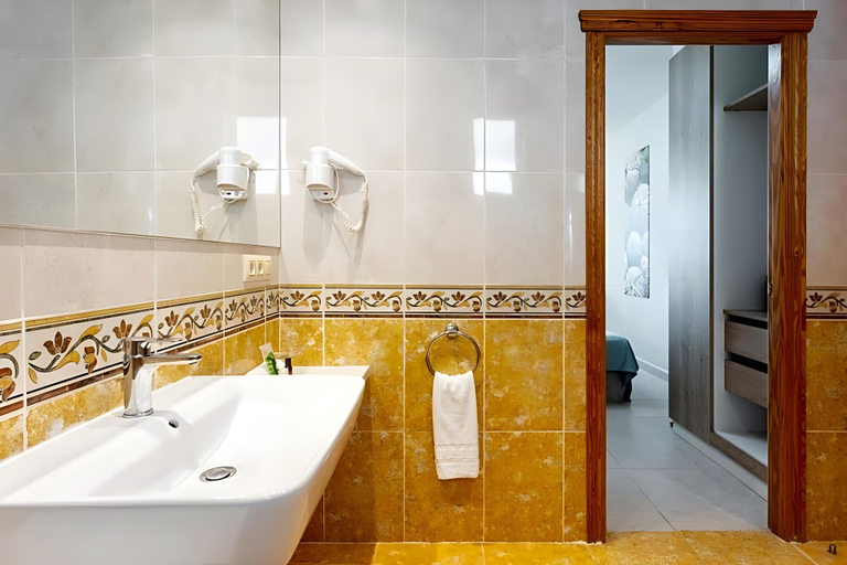Bathroom 5, Gara Suites Golf & Spa, Santa Cruz de Tenerife