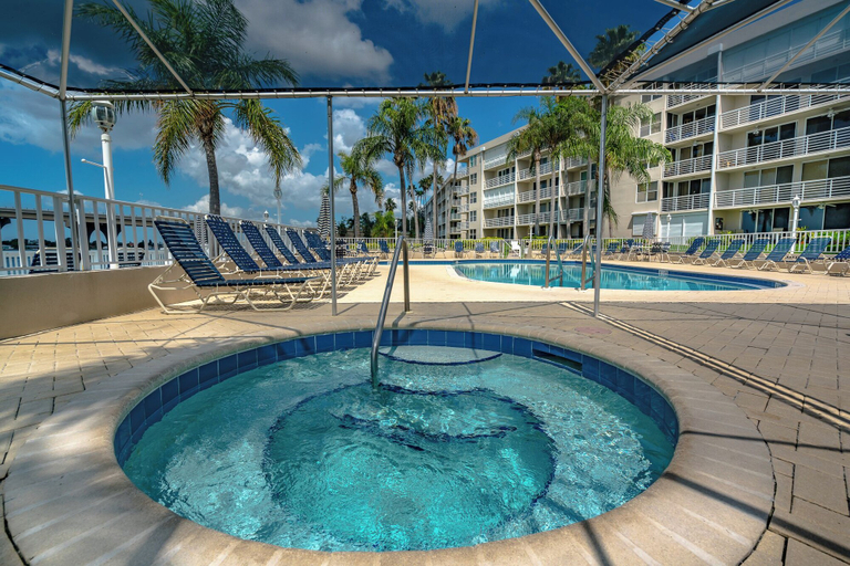 Sport & Beauty 1, Bahia Vista 9-521 by Distinctive Beach Rentals, Pinellas