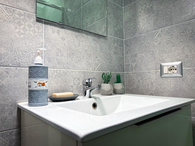 Bathroom 2, B&B Amigos, Rome