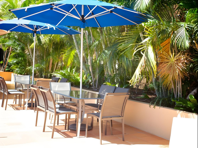 Food & Drinks, Chevron Palms, Gold Coast